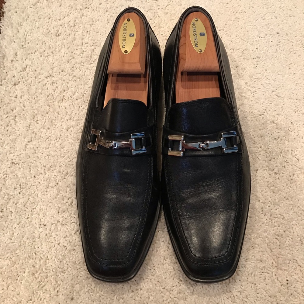 Dress shoes